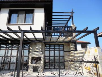 Комплекс в Кошарица: 22 однофамильных дома и гостиница, Болгария 