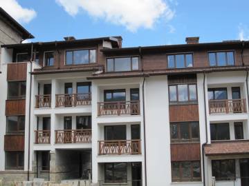 Продажа готового жилого комплекса вместе с участком недалеко от Боровец 
 
