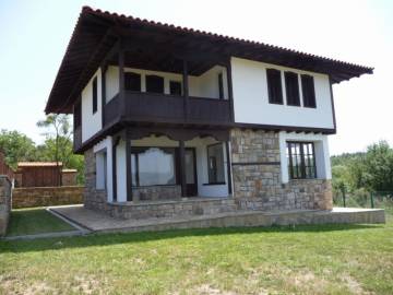 Продажа домов в горах Болгарии - Елена 
