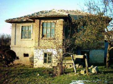 Кирпичный дом на продажу в Болгарии