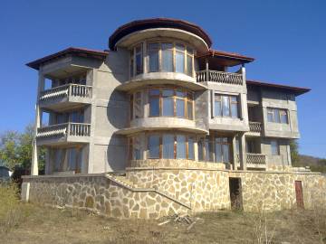 Продажа новый трехэтажный дом у подножия горы Странджа, рядом с г. Бургас 