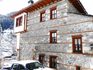 Дома в Болгарии - инвестиция в недвижимость в Болгарии в горах. Недорогой дом на продажу в горах Болгарии.