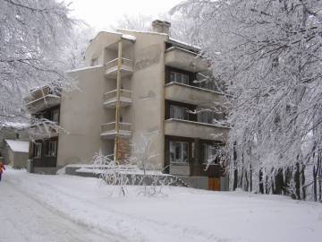 База отдыха для реконструкции под семейную гостиницу, Болгария 
